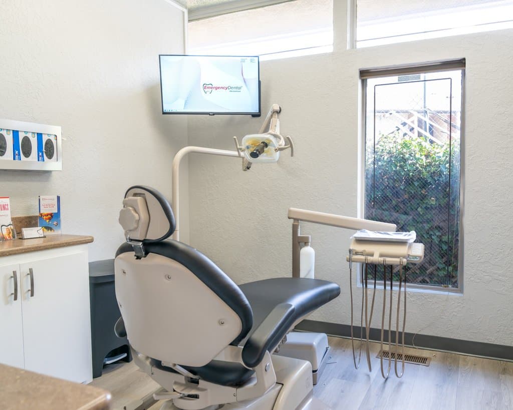Ad creative from Emergency Dental of America